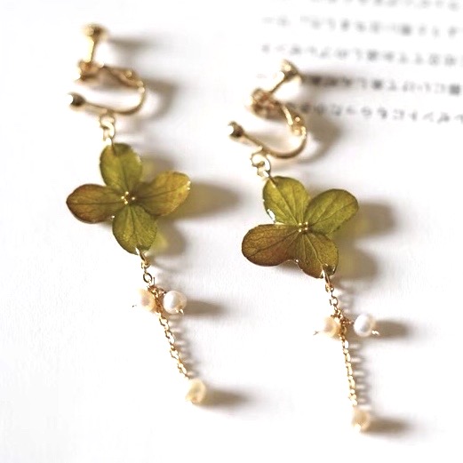 Boucles d'oreilles pendantes perles hortensia